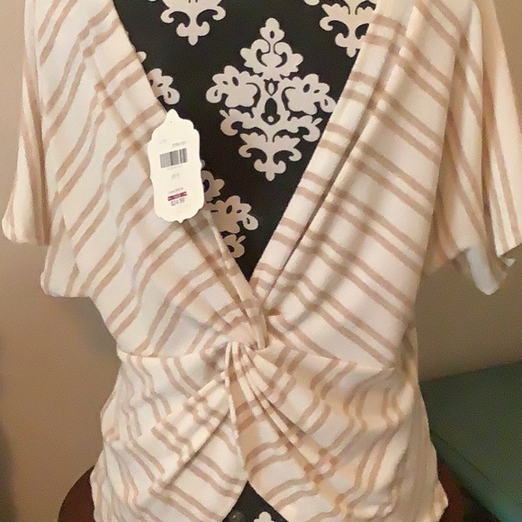 💠 NWT, Alter’d State top with open twist in the back - Picture 4 of 7